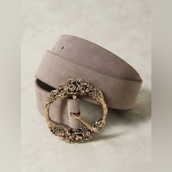Mandalay and Company Accessories - Gray Floral Luxe Etched Blossom Buckle Belt